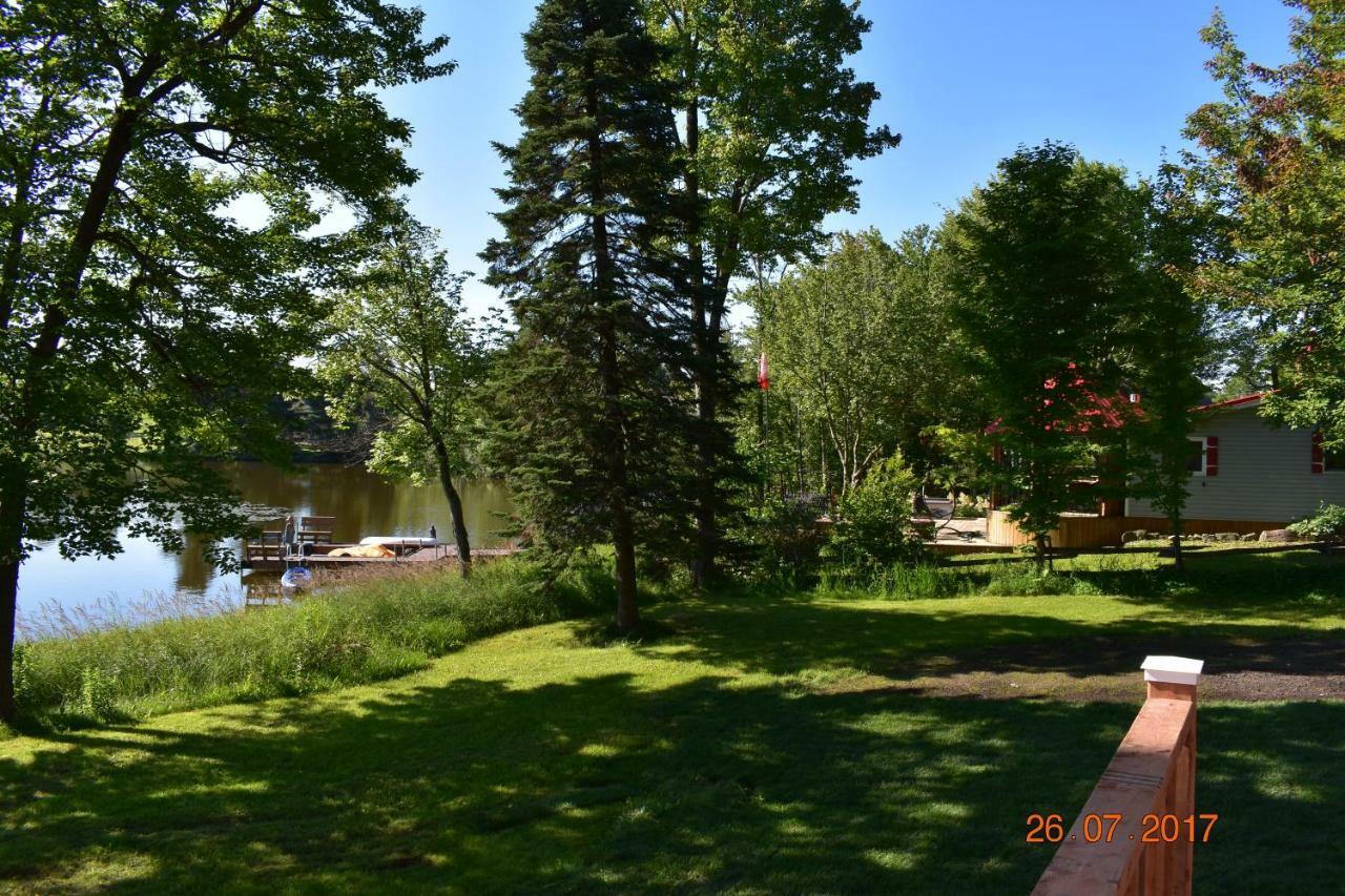 Domaine Henri-Daze Villa Saint-Pierre-Baptiste Екстериор снимка